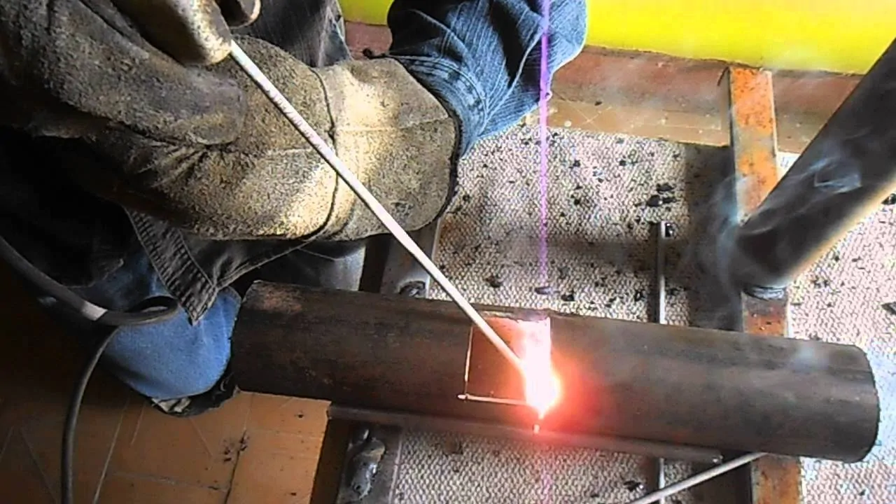 Electric arc welding of metal