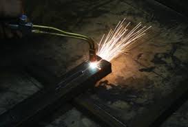 Gas cutting machine for metal